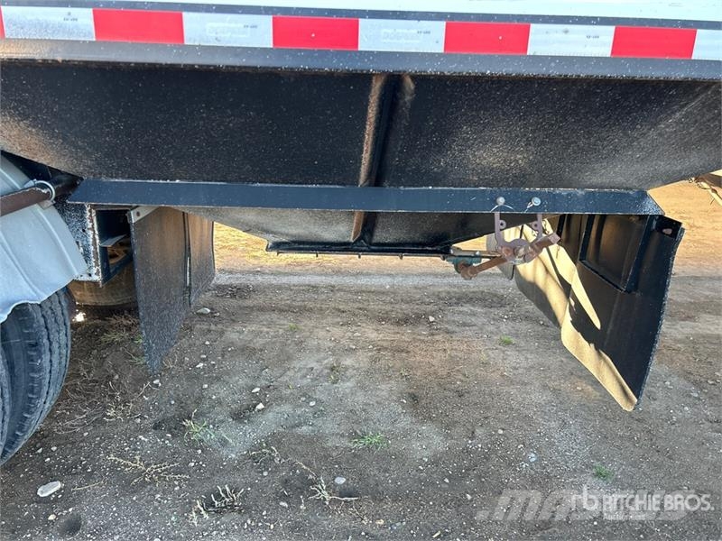 Doepker 44 ft Tri/A Grain Trailer Gabona átrakó kocsik