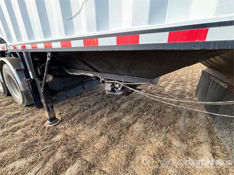 Doepker 45 ft Tri/A Grain Trailer Kornhengere