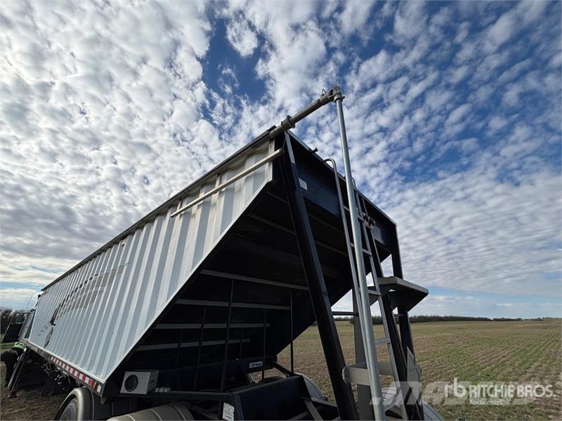 Doepker 45 ft Tri/A Grain Trailer Kornhengere