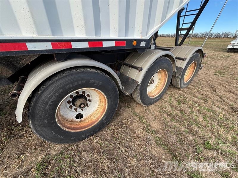 Doepker 45 ft Tri/A Grain Trailer Kornhengere