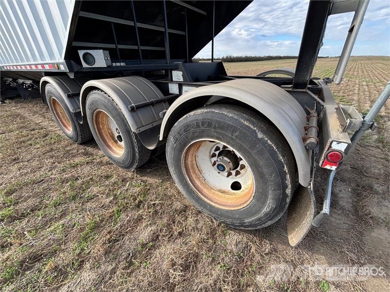 Doepker 45 ft Tri/A Grain Trailer Kornhengere