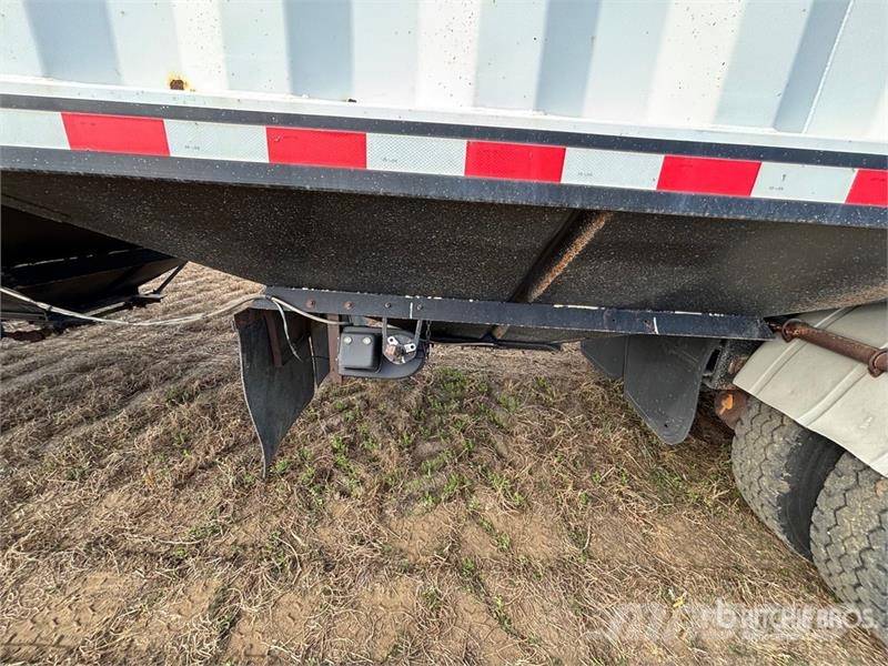 Doepker 45 ft Tri/A Grain Trailer Kornhengere