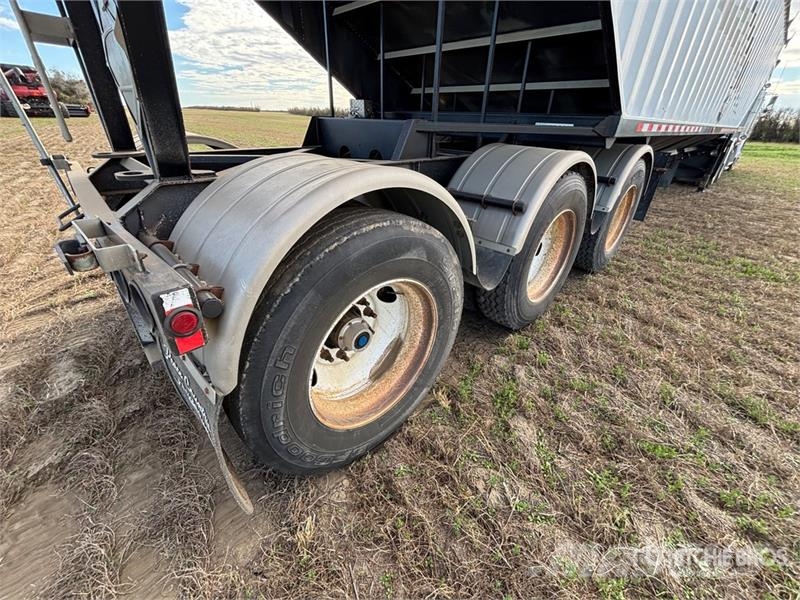 Doepker 45 ft Tri/A Grain Trailer Kornhengere
