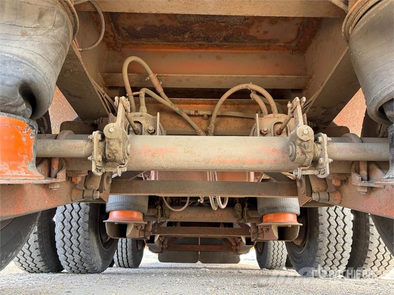 Doepker 45 ton 55 ft Tri/A Folding Neck Trailer 平板拖车