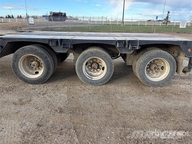 Doepker 45 ton 55 ft Tri/A Folding Neck Trailer Remorque surbaissée