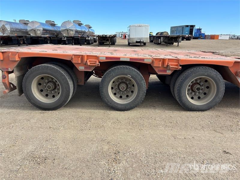 Doepker 45 ton 55 ft Tri/A Folding Neck Trailer 平板拖车