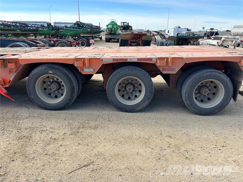 Doepker 45 ton 55 ft Tri/A Folding Neck Trailer 平板拖车