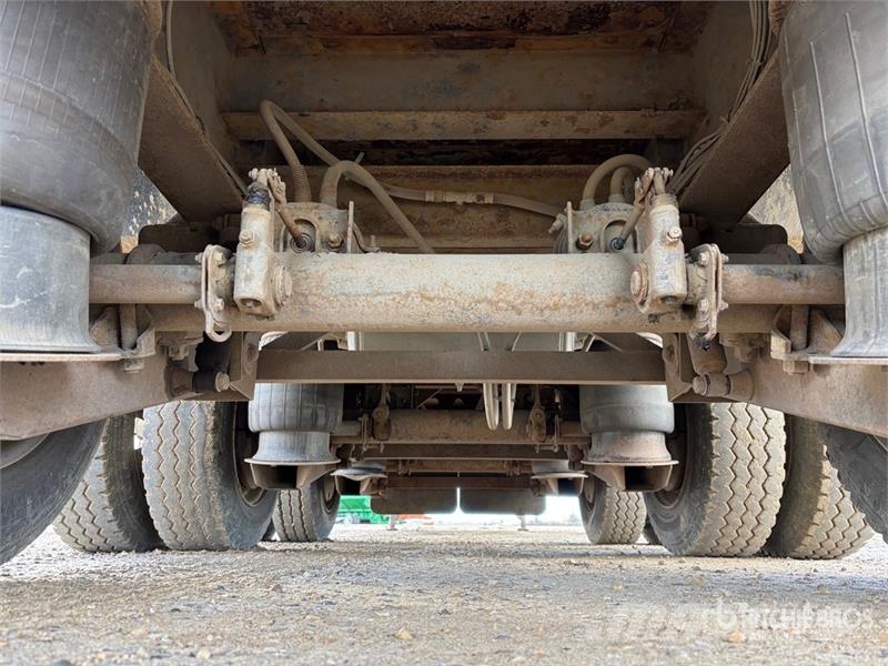 Doepker 45 ton 55 ft Tri/A Folding Neck Trailer Remorque surbaissée