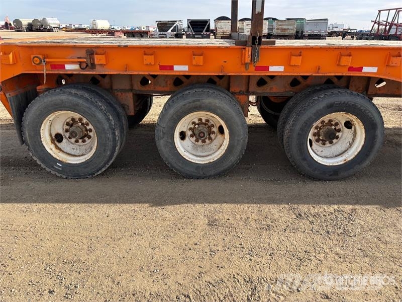 Doepker 48 ft Tri/A Flatbed Oilfield Trailer Zařízení pro zpracování