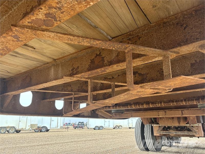 Doepker 48 ft Tri/A Flatbed Trailer Pick up/Prelata