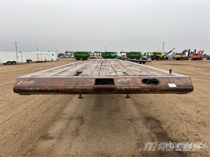 Doepker 48 ft Tri/A Flatbed Trailer Pick up/Prelata