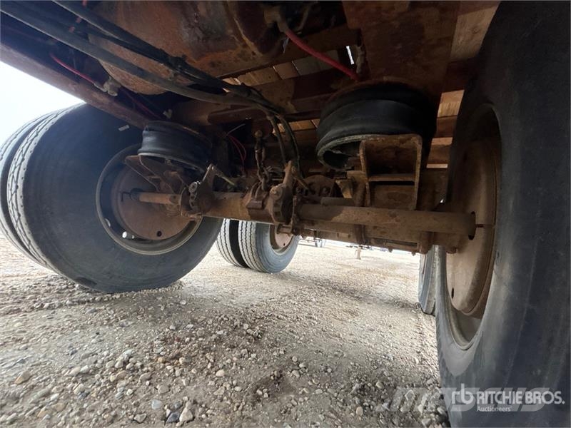 Doepker 48 ft Tri/A Flatbed Trailer Pick up/Prelata