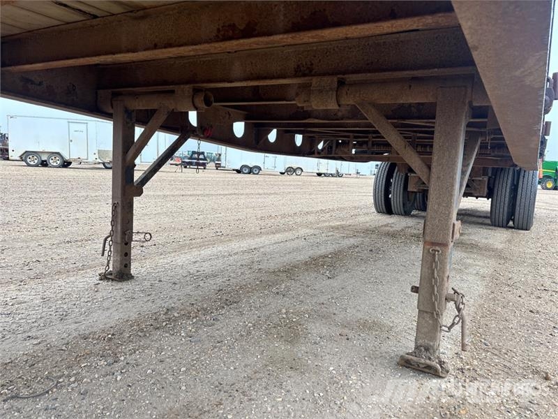 Doepker 48 ft Tri/A Flatbed Trailer Pick up/Prelata