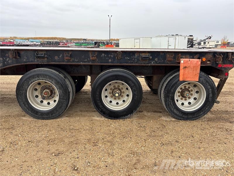 Doepker 48 ft Tri/A Flatbed Trailer Pick up/Prelata
