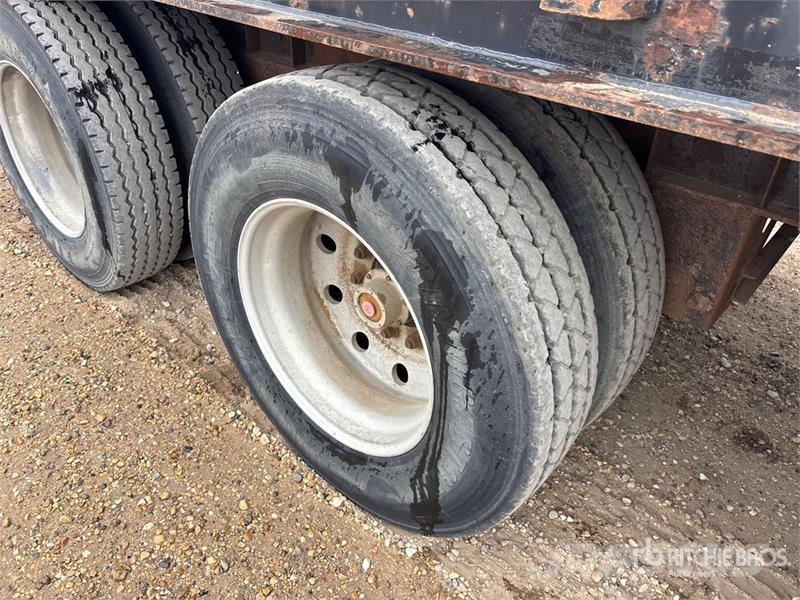 Doepker 48 ft Tri/A Flatbed Trailer Pick up/Prelata