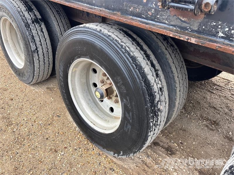 Doepker 48 ft Tri/A Flatbed Trailer Pick up/Prelata