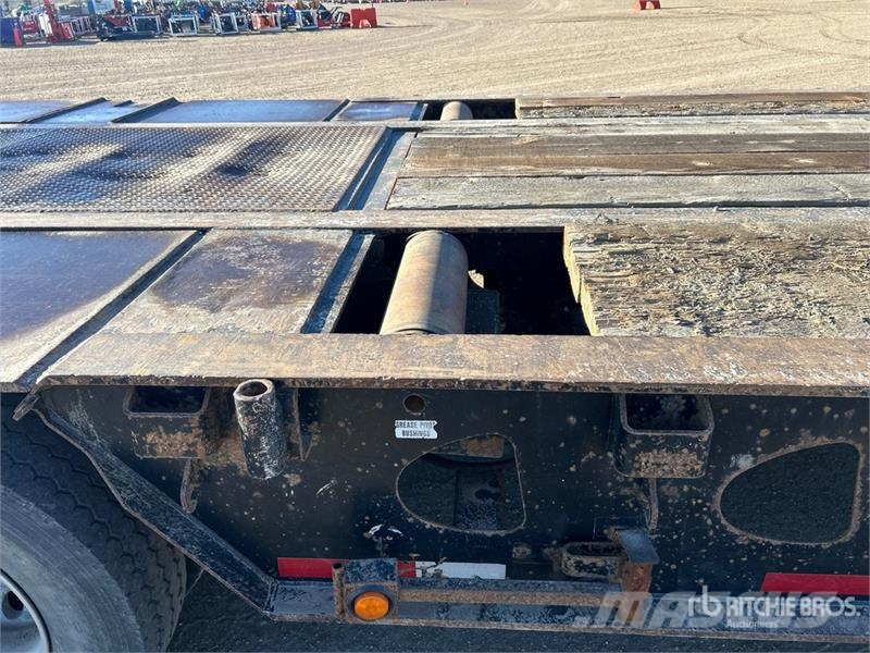 Doepker 50 ft Tri/A Folding Neck Trailer Plataformas bajas