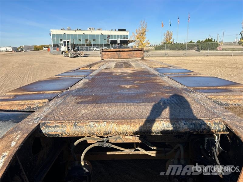 Doepker 50 ft Tri/A Folding Neck Trailer Plataformas bajas