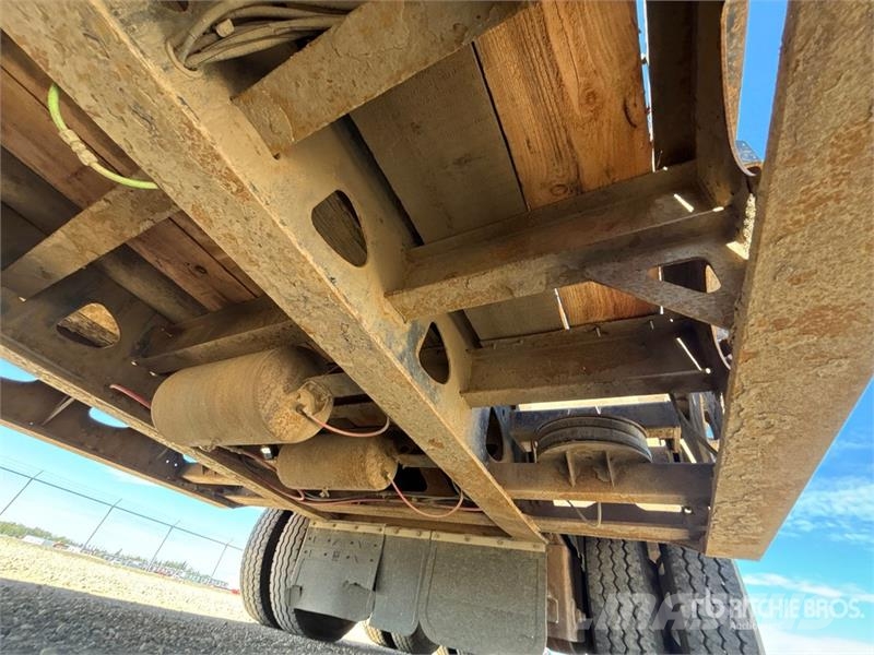 Doepker 50 ft Tri/A Folding Neck Trailer Nízko rámové nákladné automobily