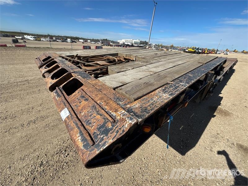 Doepker 50 ft Tri/A Folding Neck Trailer Nízko rámové nákladné automobily