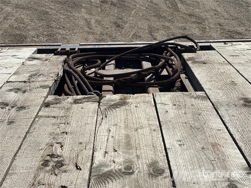 Doepker 50 ft Tri/A Folding Neck Trailer Nízko rámové nákladné automobily