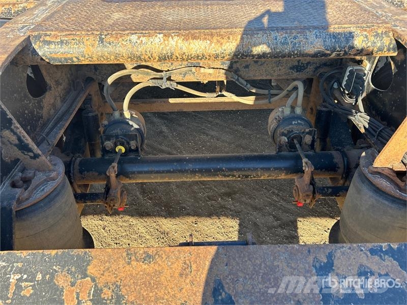 Doepker 50 ft Tri/A Folding Neck Trailer Plataformas bajas