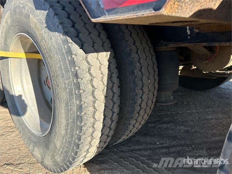 Doepker 50 ft Tri/A Folding Neck Trailer Plataformas bajas