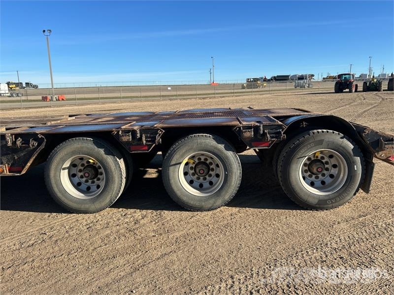 Doepker 50 ft Tri/A Folding Neck Trailer Plataformas bajas