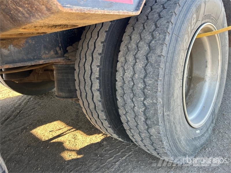 Doepker 50 ft Tri/A Folding Neck Trailer Plataformas bajas