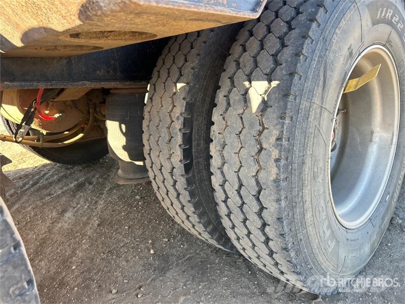 Doepker 50 ft Tri/A Folding Neck Trailer Plataformas bajas