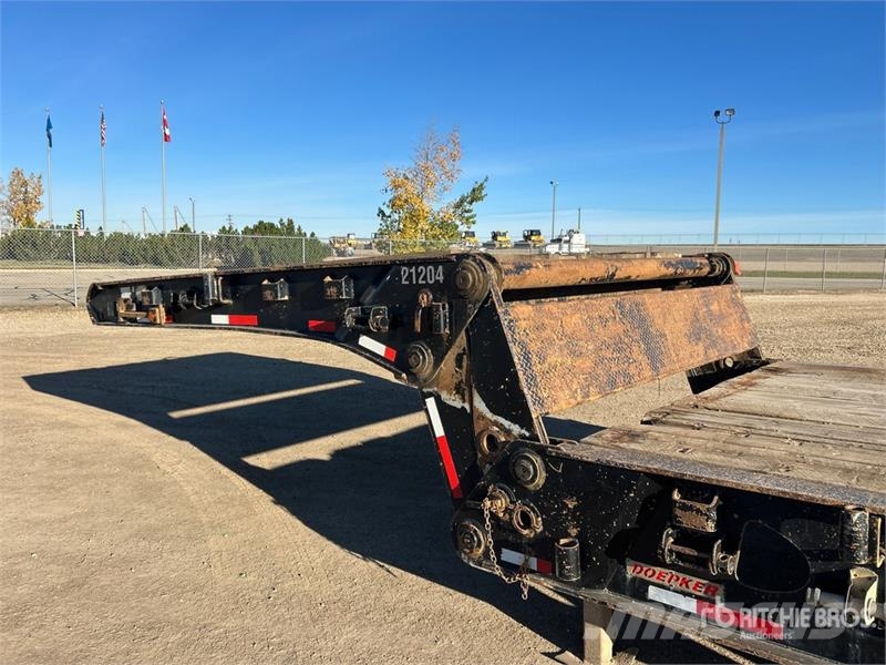 Doepker 50 ft Tri/A Folding Neck Trailer Plataformas bajas
