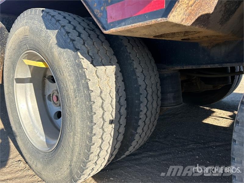 Doepker 50 ft Tri/A Folding Neck Trailer Plataformas bajas