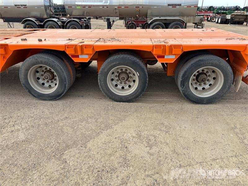 Doepker 50 ton 52 ft Tri/A Folding Neck Trailer Низкорамные прицепы