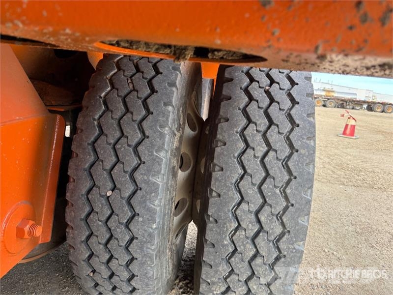 Doepker 50 ton 52 ft Tri/A Folding Neck Trailer Низкорамные прицепы