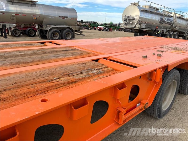 Doepker 50 ton 52 ft Tri/A Folding Neck Trailer Низкорамные прицепы