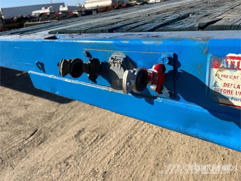 Doepker 53 ft Tri/A Flatbed Trailer Прицепы-платформы/боковая разгрузка