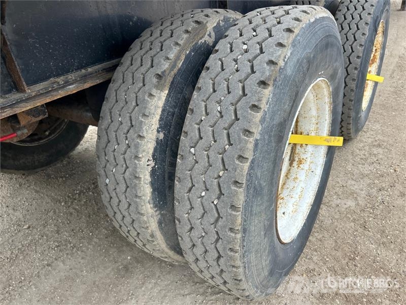 Doepker 53 ft Tri/A Flatbed Trailer Prikolice platforme/otvoreni sanduk