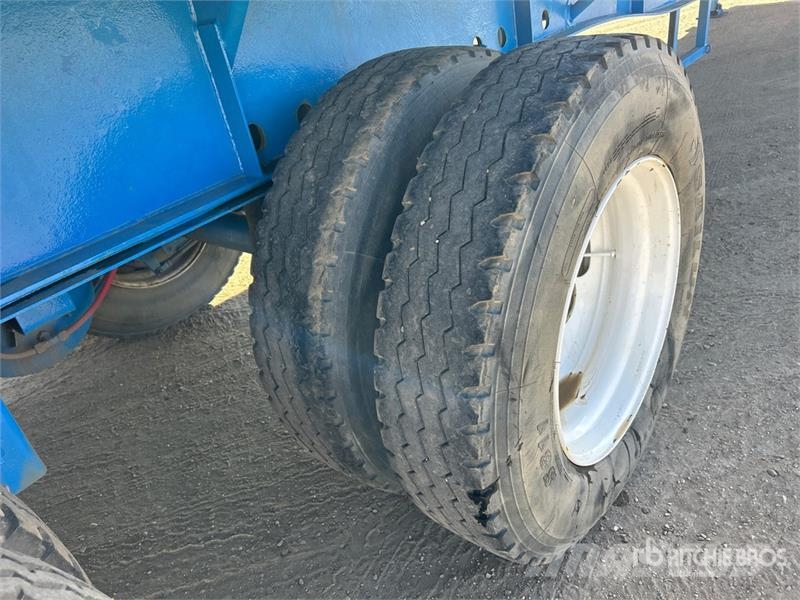 Doepker 53 ft Tri/A Flatbed Trailer Remolques de cama baja