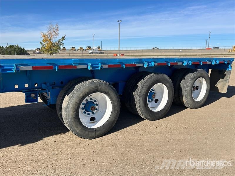 Doepker 53 ft Tri/A Flatbed Trailer Remolques de cama baja