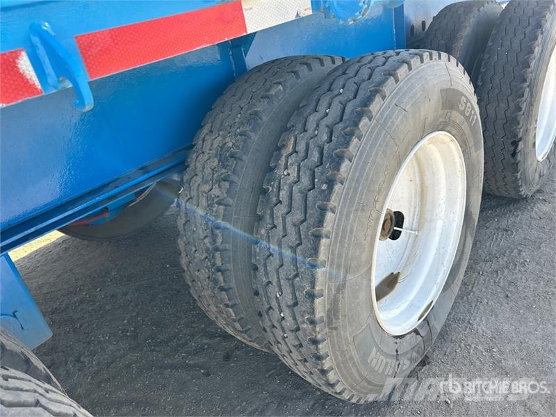 Doepker 53 ft Tri/A Flatbed Trailer Remolques de cama baja