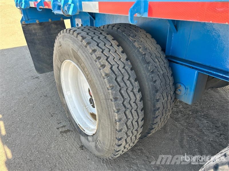 Doepker 53 ft Tri/A Flatbed Trailer Remolques de cama baja