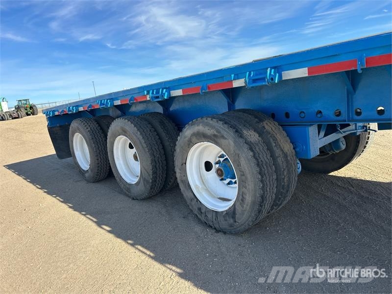Doepker 53 ft Tri/A Flatbed Trailer Remolques de cama baja
