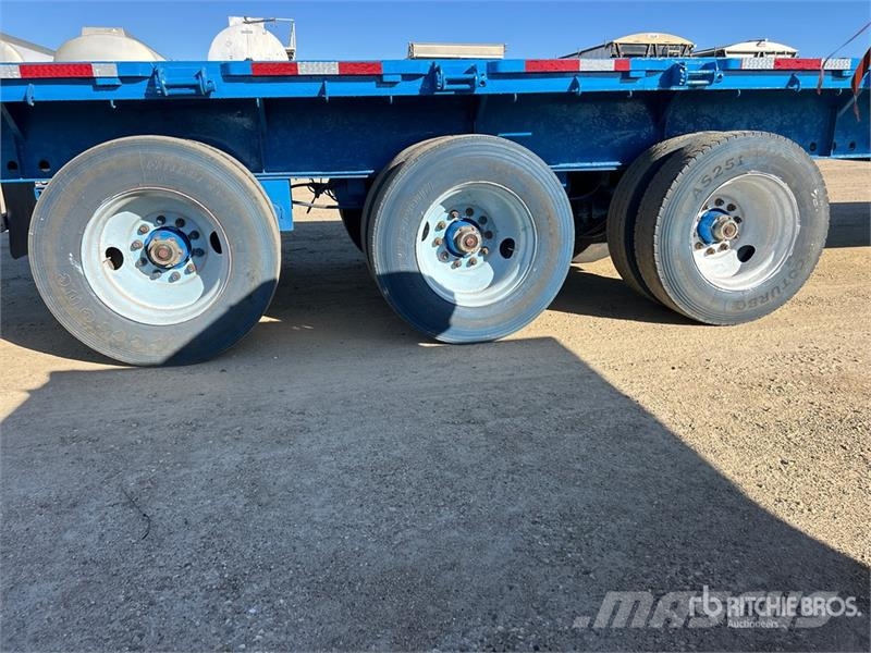Doepker 53 ft Tri/A Flatbed Trailer Прицепы-платформы/боковая разгрузка