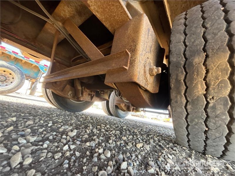 Doepker 53 ft Tri/A Folding Neck Trailer Низкорамные прицепы