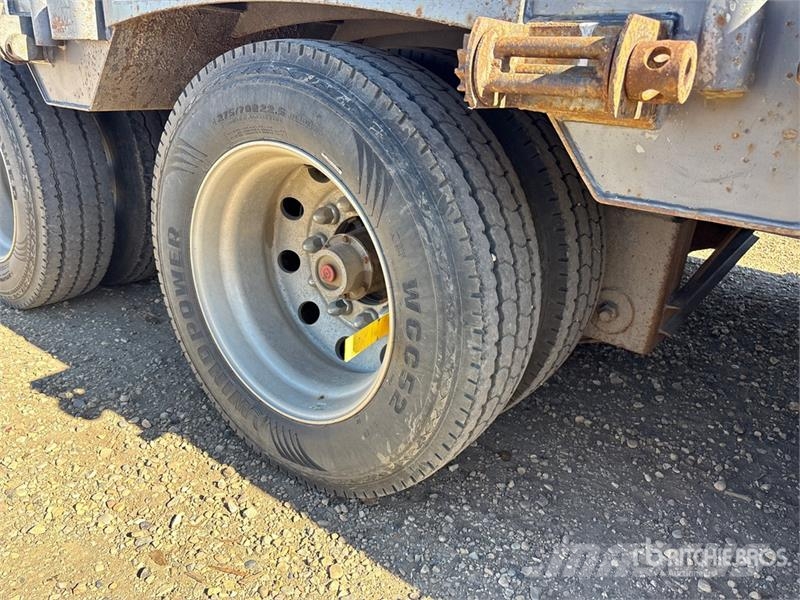 Doepker 53 ft Tri/A Folding Neck Trailer Низкорамные прицепы
