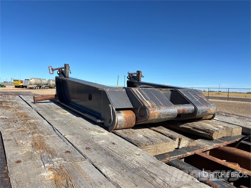 Doepker 53 ft Tri/A Folding Neck Trailer Низкорамные прицепы