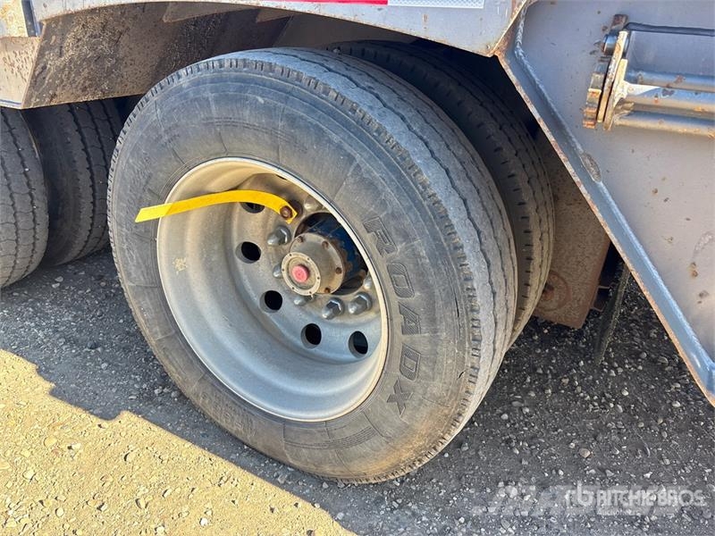 Doepker 53 ft Tri/A Folding Neck Trailer Низкорамные прицепы