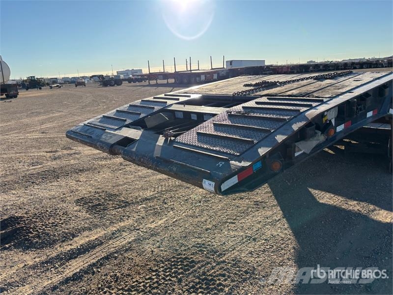 Doepker 53 ft Tri/A Folding Neck Trailer Низкорамные прицепы