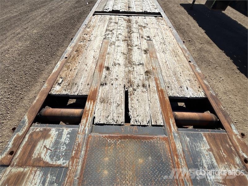 Doepker 53 ft Tri/A Folding Neck Trailer Низкорамные прицепы