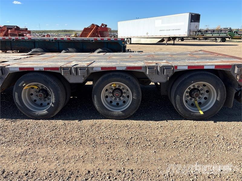 Doepker 53 ft Tri/A Folding Neck Trailer Низкорамные прицепы